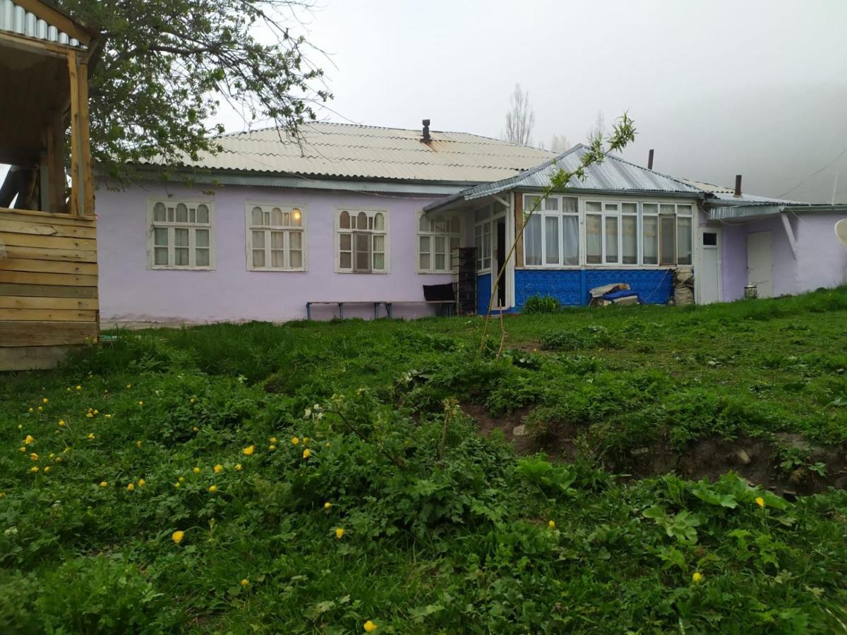 Xinaliq Khinalig Izzet'S Riverside Home Stay المظهر الخارجي الصورة