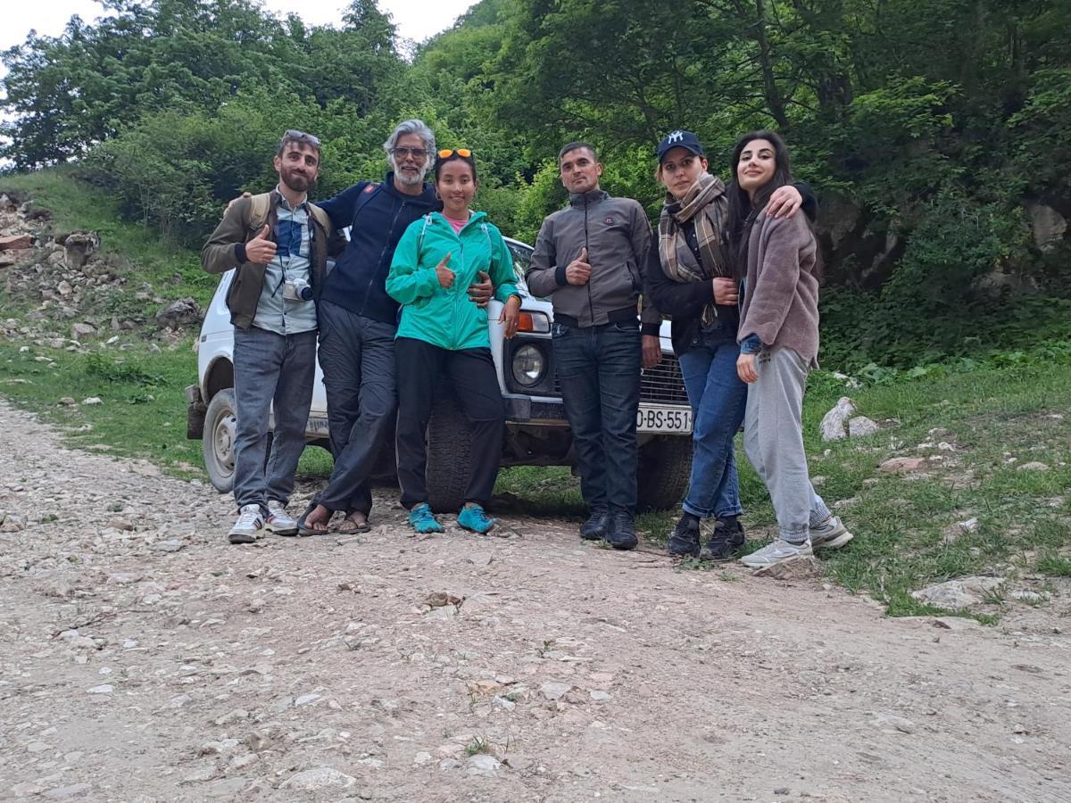Xinaliq Khinalig Izzet'S Riverside Home Stay المظهر الخارجي الصورة