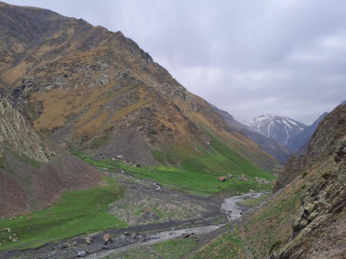 Xinaliq Khinalig Izzet'S Riverside Home Stay المظهر الخارجي الصورة