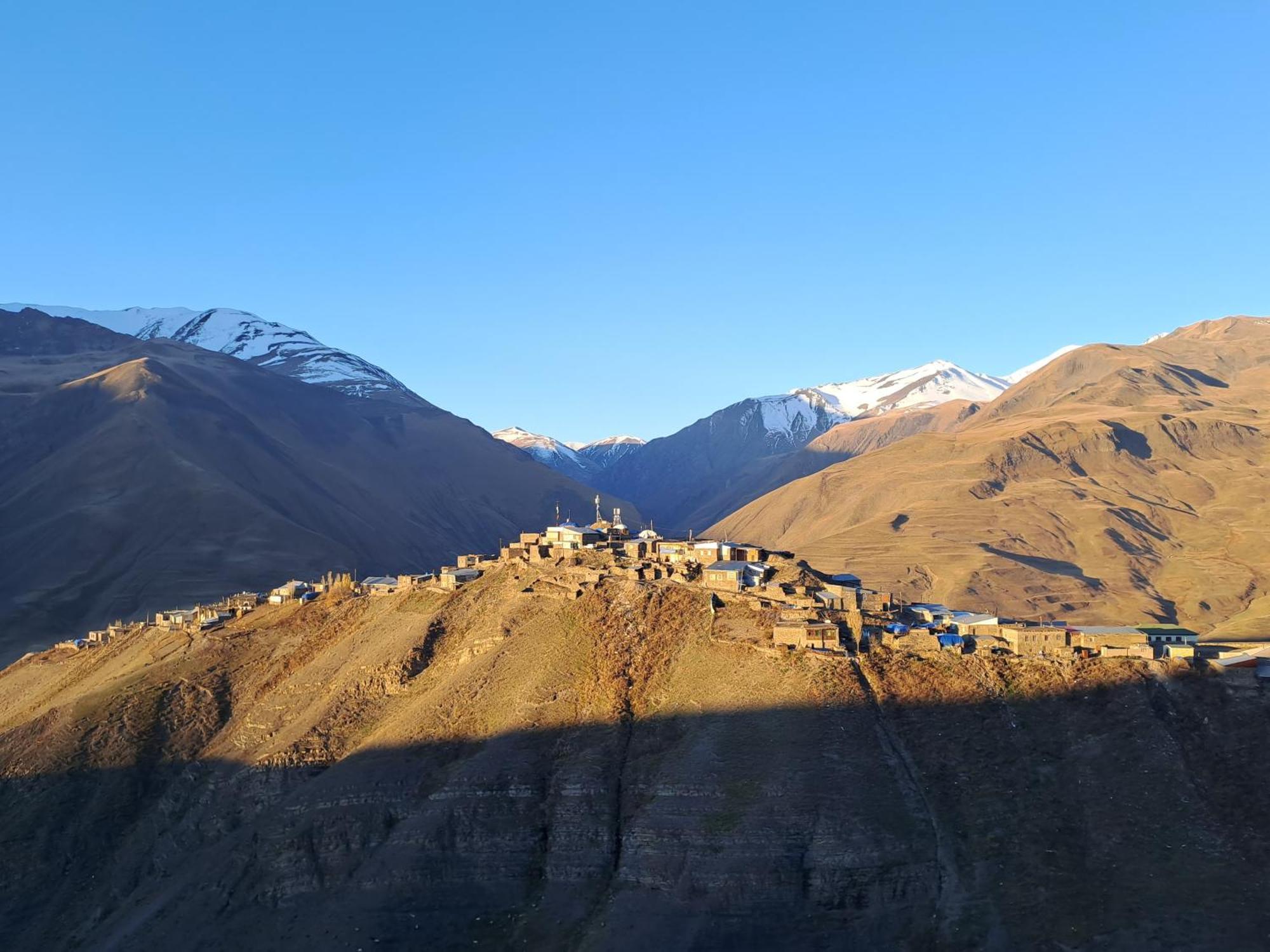 Xinaliq Khinalig Izzet'S Riverside Home Stay المظهر الخارجي الصورة