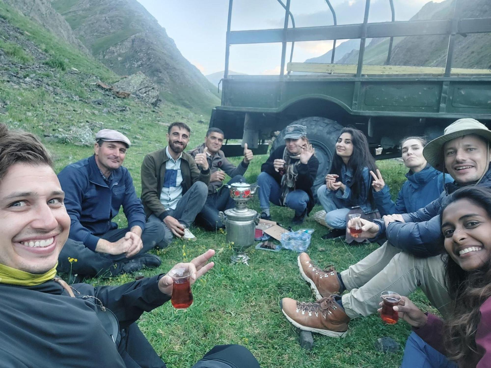 Xinaliq Khinalig Izzet'S Riverside Home Stay المظهر الخارجي الصورة