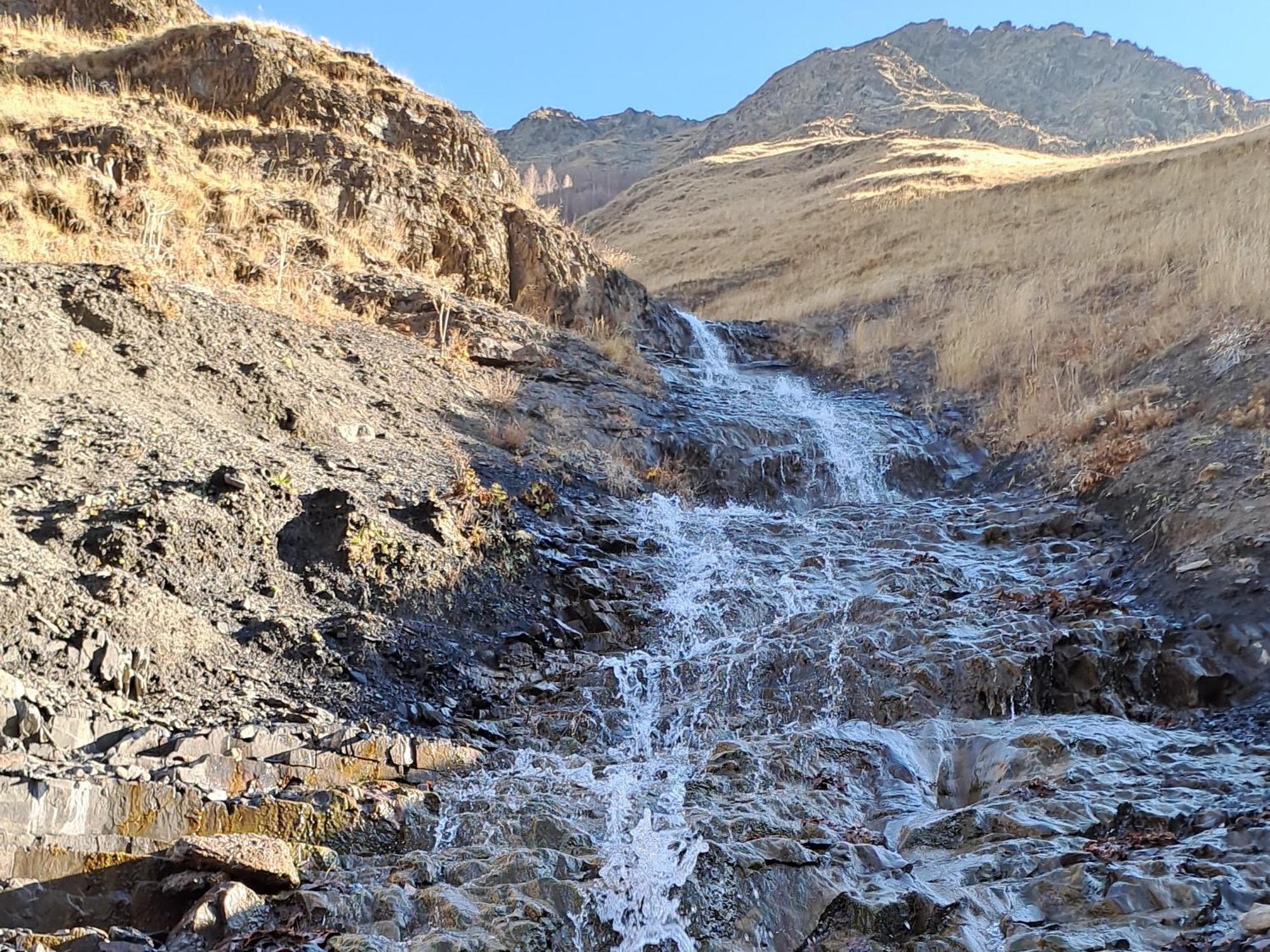 Xinaliq Khinalig Izzet'S Riverside Home Stay المظهر الخارجي الصورة