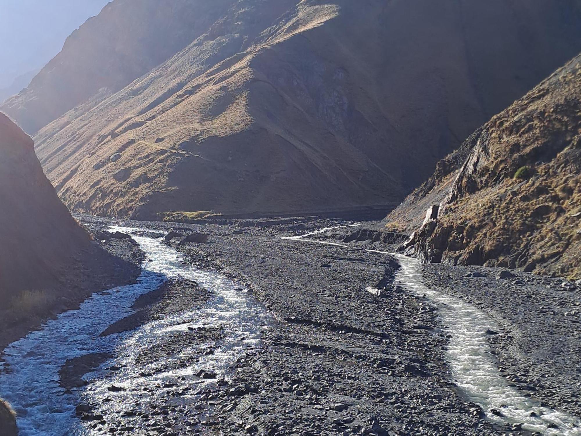 Xinaliq Khinalig Izzet'S Riverside Home Stay المظهر الخارجي الصورة
