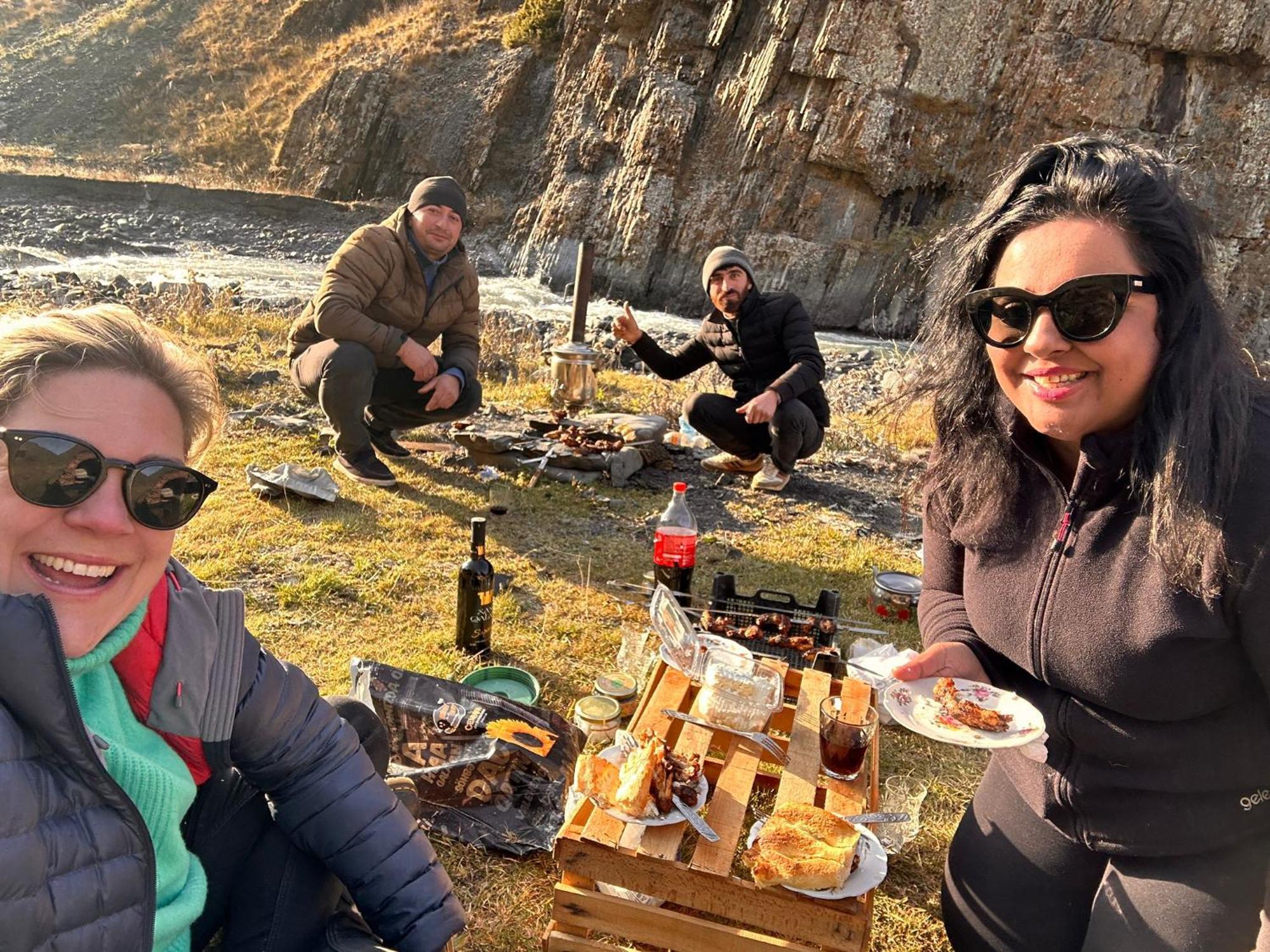 Xinaliq Khinalig Izzet'S Riverside Home Stay المظهر الخارجي الصورة