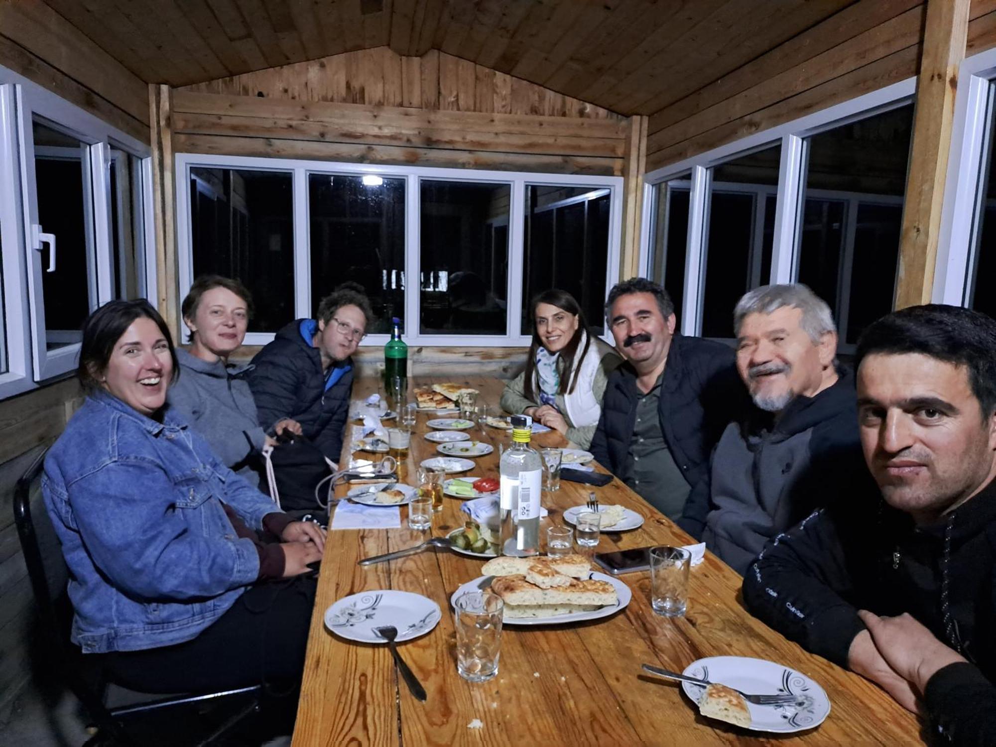 Xinaliq Khinalig Izzet'S Riverside Home Stay المظهر الخارجي الصورة