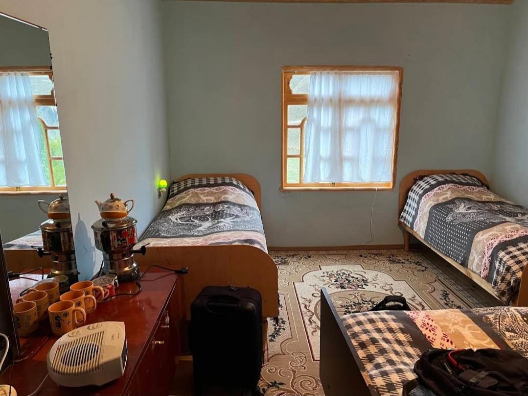 Xinaliq Khinalig Izzet'S Riverside Home Stay المظهر الخارجي الصورة