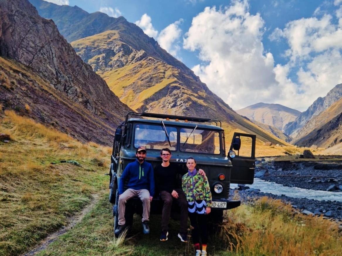Xinaliq Khinalig Izzet'S Riverside Home Stay المظهر الخارجي الصورة