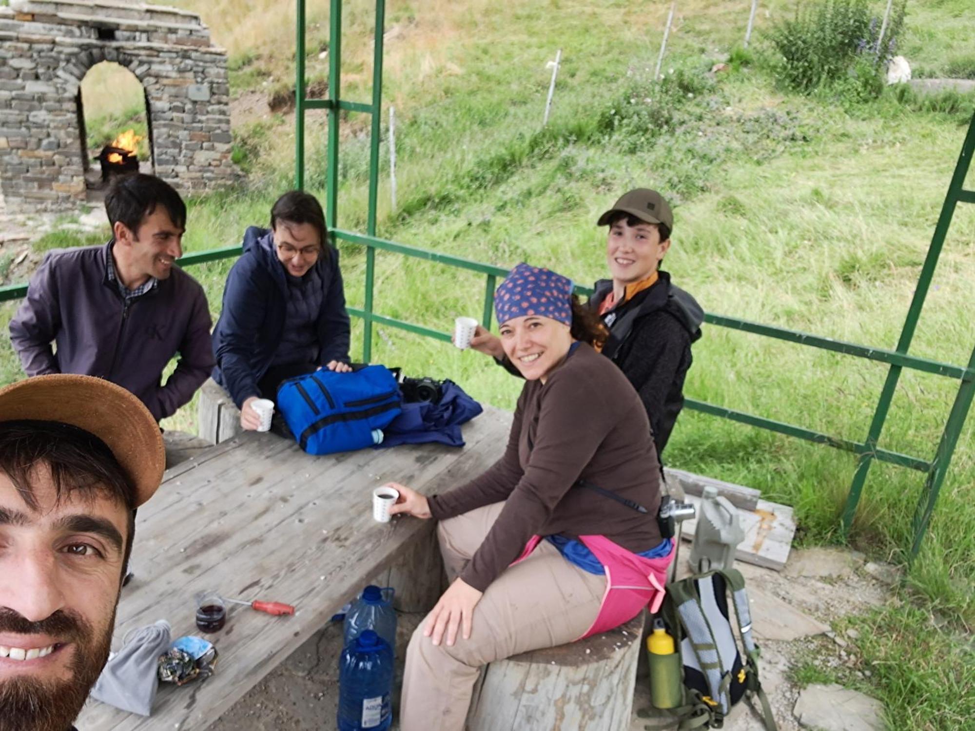 Xinaliq Khinalig Izzet'S Riverside Home Stay المظهر الخارجي الصورة