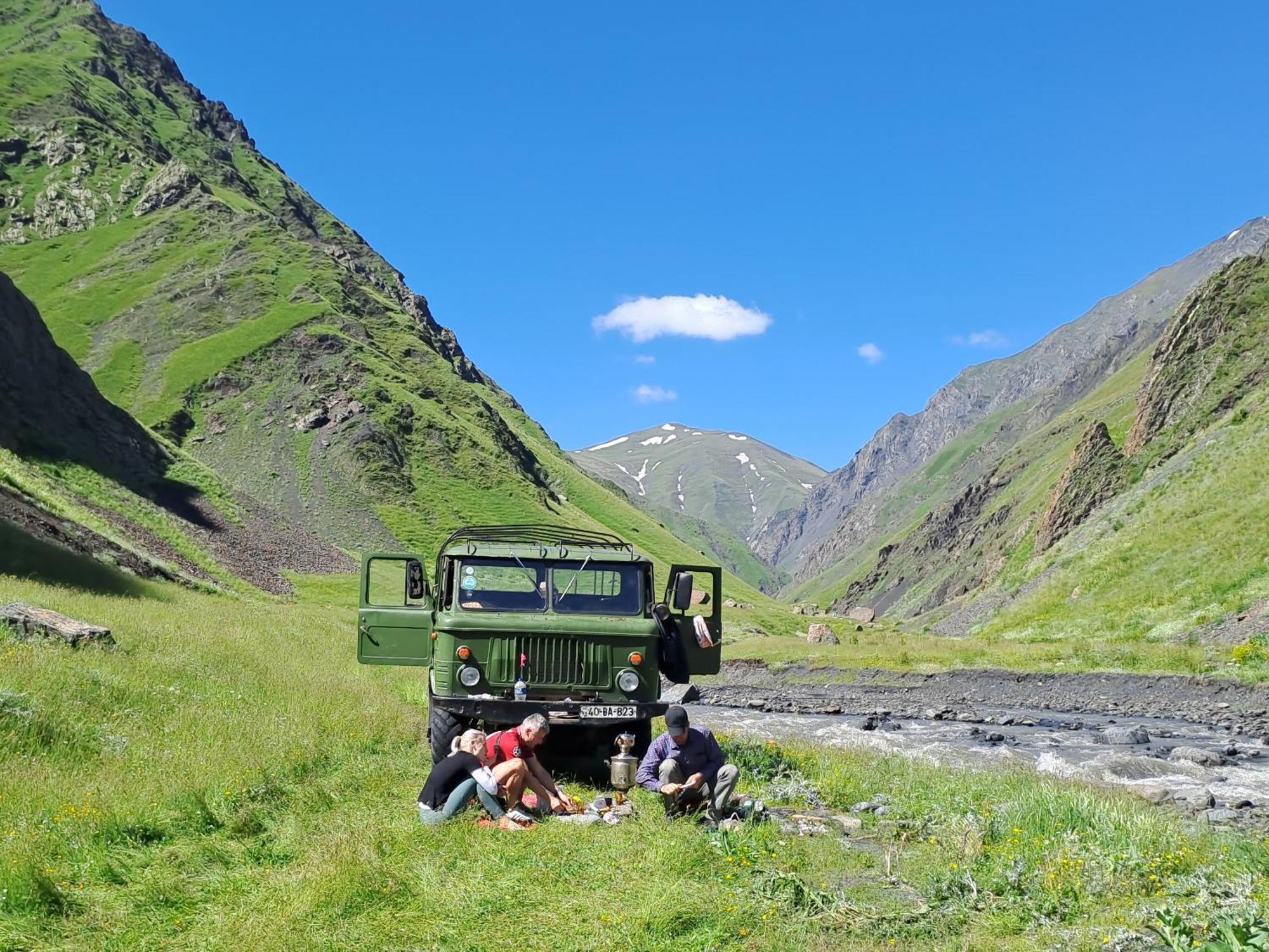 Xinaliq Khinalig Izzet'S Riverside Home Stay المظهر الخارجي الصورة