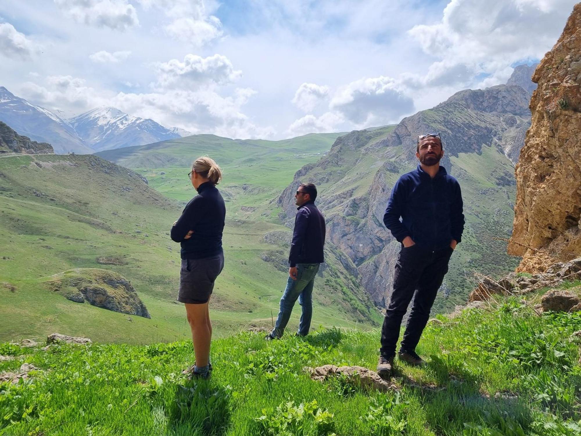 Xinaliq Khinalig Izzet'S Riverside Home Stay المظهر الخارجي الصورة